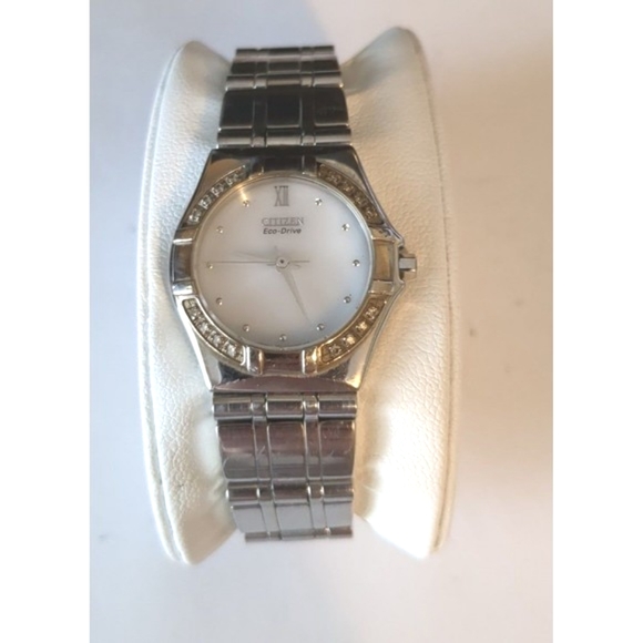 Beautiful ladies Citizen Eco-Drive E030-H26639 Diamond Watch - Picture 1 of 5